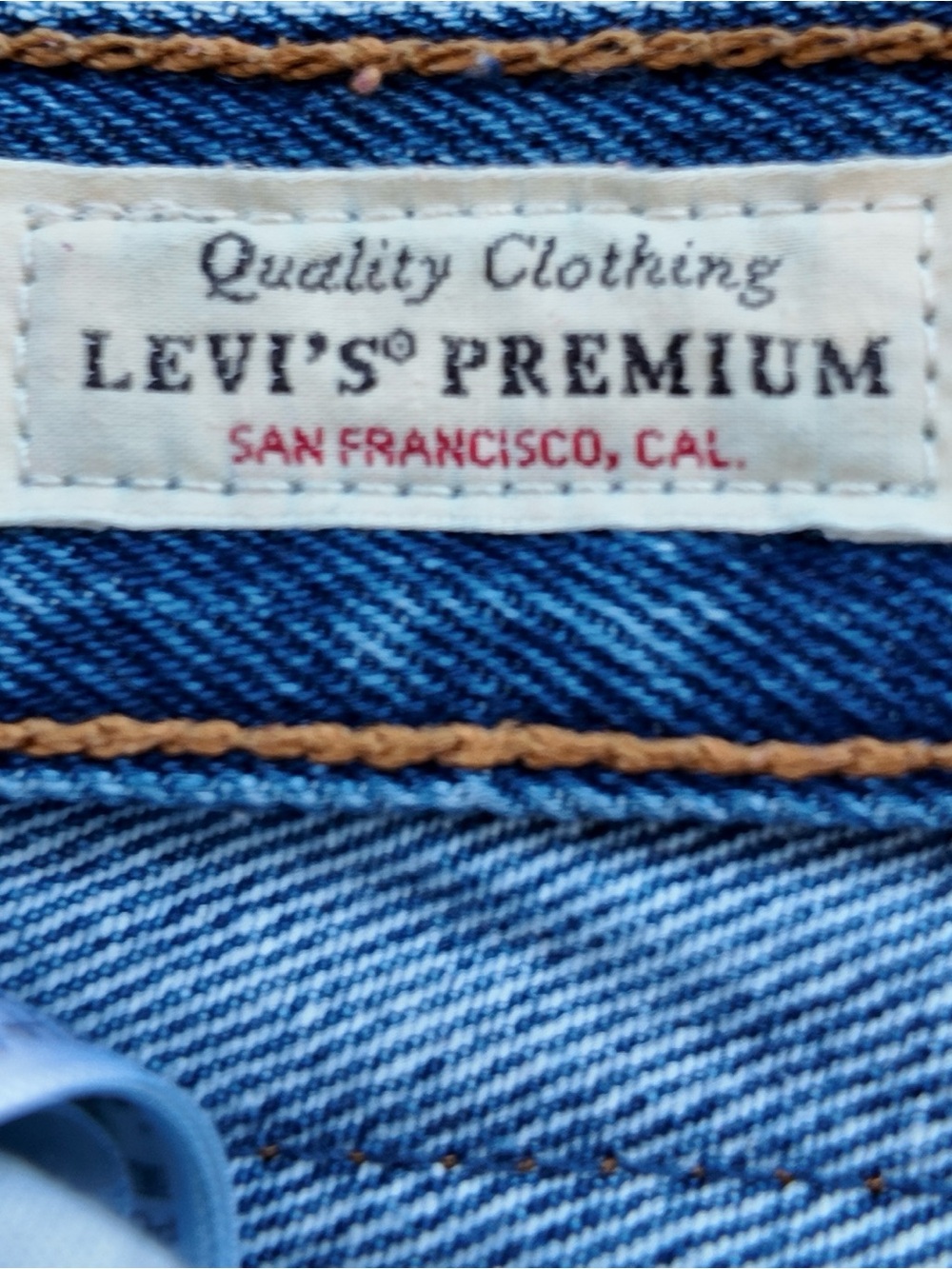 Levi’s Denim Shorts - Picture 6 of 7